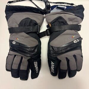 Swamy Black and White snow gloves